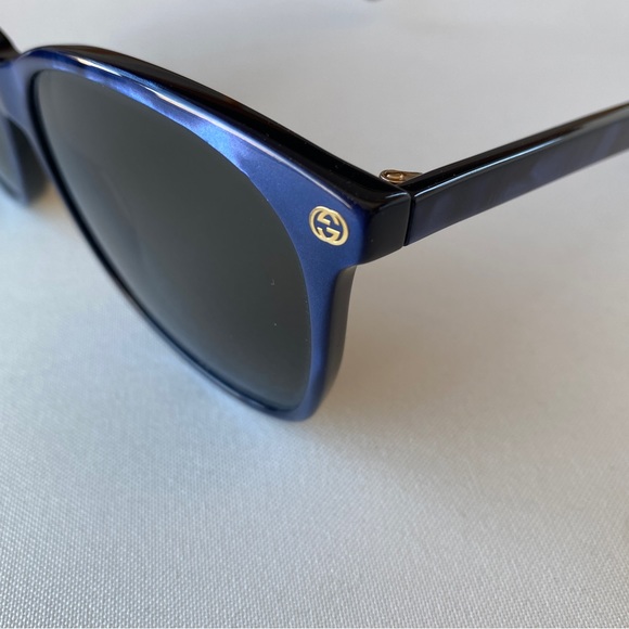 GUCCI Limited Edition Blue Pearl Sunglasses - Picture 5 of 9